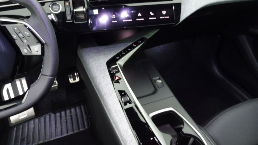 Aperçu du véhicule : 1.2 HYBRID 145CH GT E-DCS6