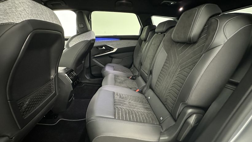 Aperçu du véhicule : III 1.2 Hybrid 145ch GT e-DCS6