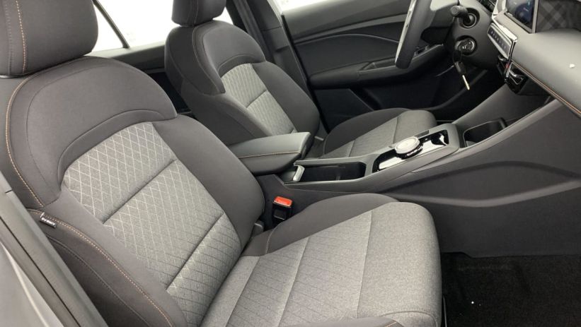 Aperçu du véhicule : 1.5 L Hybrid+ 195 ch Standard