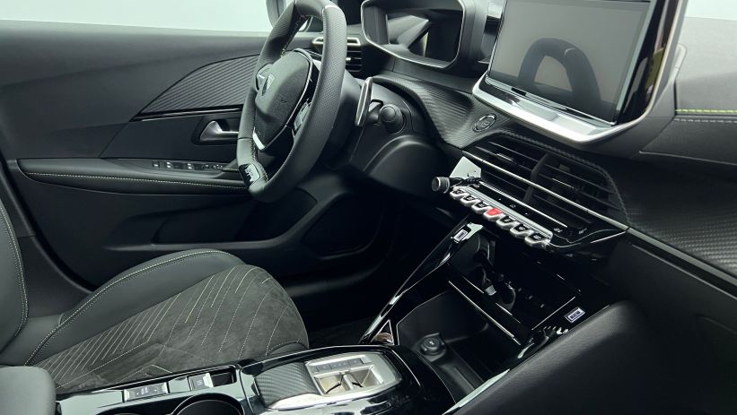 Aperçu du véhicule : Nouvelle Hybrid 145 e-DCS6 GT Noir Perla Nera avec 3100€ d'équipements inclus