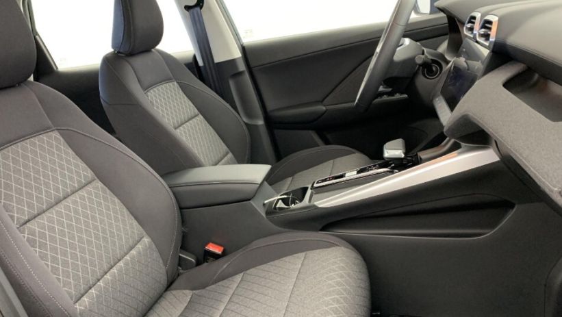 Aperçu du véhicule : 1.5 L Hybrid+ 197ch Standard
