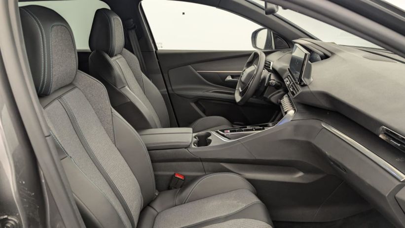 Aperçu du véhicule : Hybrid 136 e-DCS6 Allure Pack