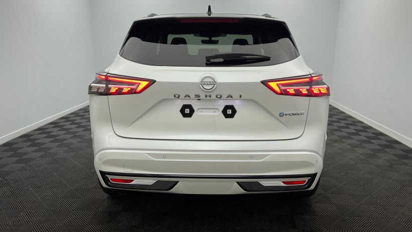 Aperçu du véhicule : Hybrid Nouveau e-Power Gen3 205 ch N-Design Blanc Nacré - Toit Noir avec 2350€ d'équipements inclus