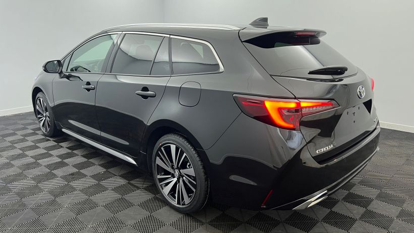 Aperçu du véhicule : Hybride 178ch Design Noir Intense avec 2490€ d'équipements inclus