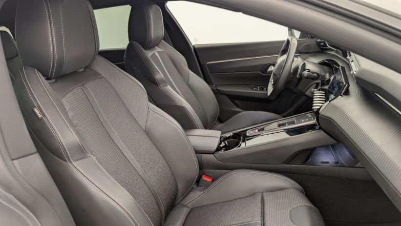 Aperçu du véhicule : Hybrid 225 e-EAT8 Allure