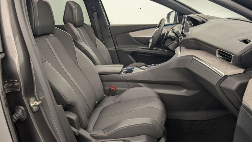 Aperçu du véhicule : Hybrid 225 e-EAT8 GT