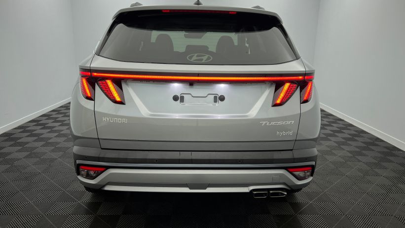 Aperçu du véhicule : 1.6 T-GDI 239 Hybrid BVA6 Executive Shimmering Silver avec 1680€ d'équipements inclus