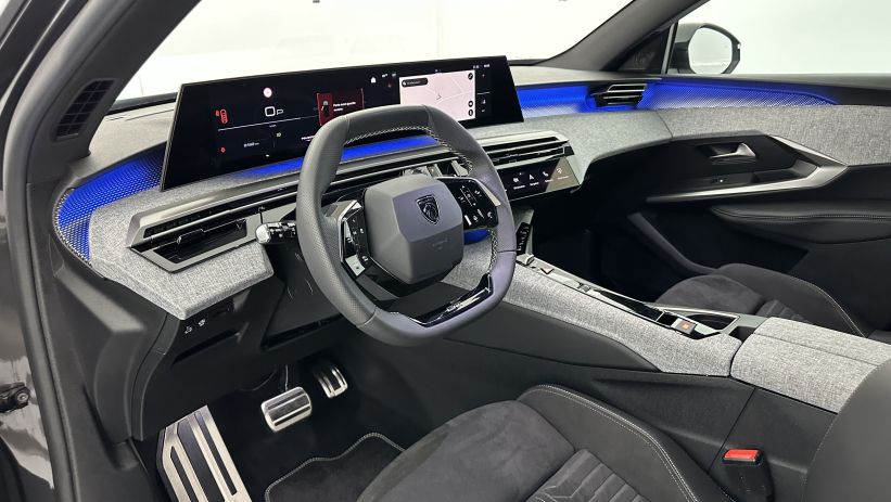 Aperçu du véhicule : III 1.2 Hybrid 145ch GT e-DCS6