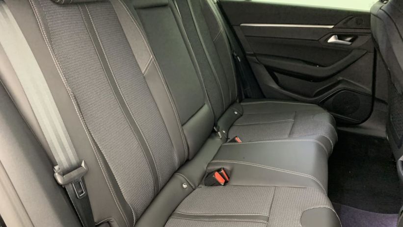 Aperçu du véhicule : Hybrid 180 e-EAT8 Allure