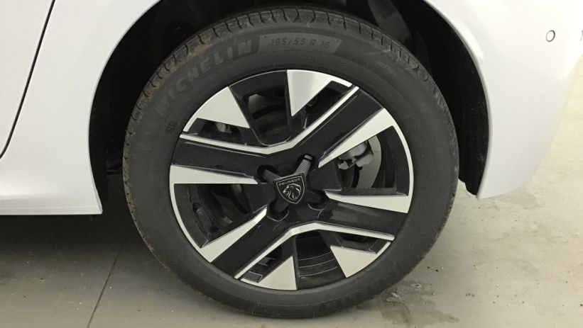 Aperçu du véhicule : 208 Hybrid 110 e-DCS6 Allure