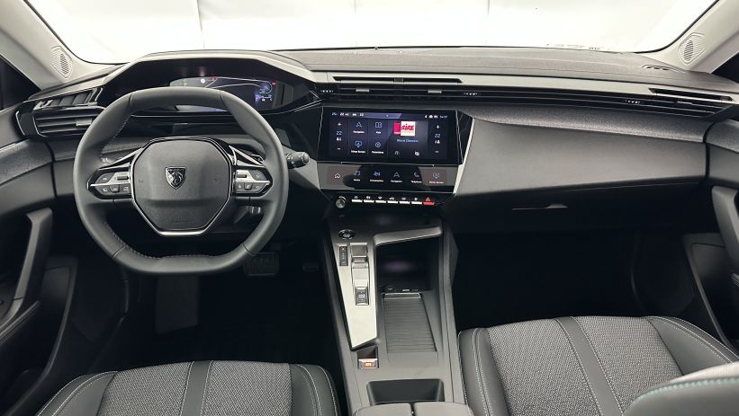 Aperçu du véhicule : III 1.2 Hybrid 145ch Allure e-DCS6