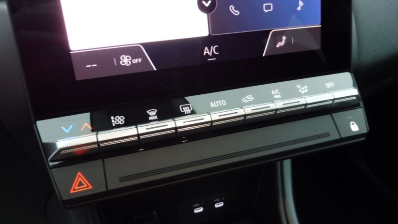 Aperçu du véhicule : 1.3 TCE MILD HYBRID 140CH TECHNO