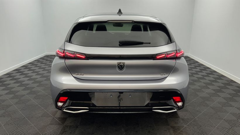 Aperçu du véhicule : BlueHDi 130ch S&S EAT8 GT Gris Artense avec 4500€ d'équipements inclus