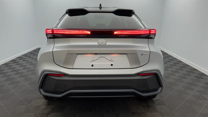 Aperçu du véhicule : Hybride 140 Design Gris Minéral - Toit Noir Onyx avec 2700€ d'équipements inclus