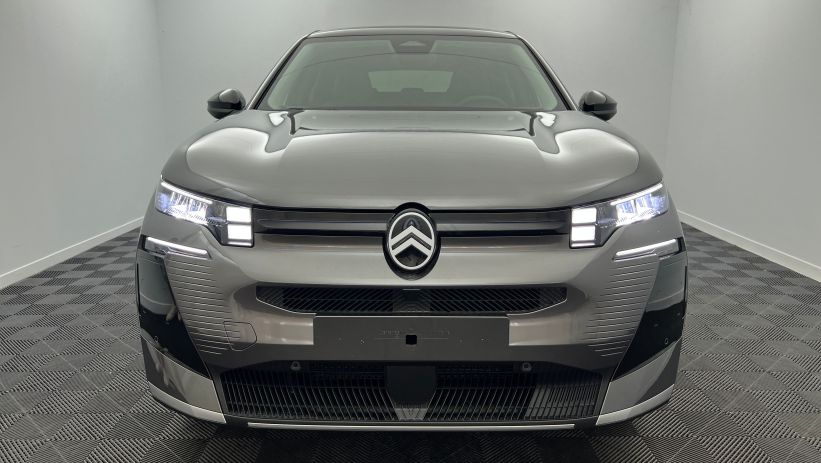 Aperçu du véhicule : Nouveau Hybrid 145 ch e-DCS6 Plus Gris Platinium - Toit Noir Perla Nera avec 2550€ d'équipements inclus