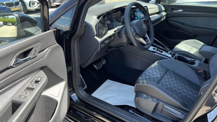 Aperçu du véhicule : R-LINE 2.0 TDI 150CV DSG 7  + LED MATRIX + JA 18 + NEUF 0KM