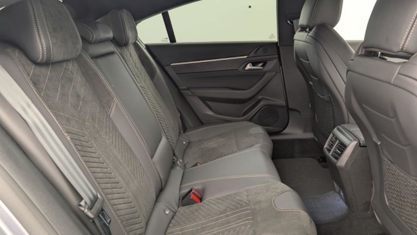 Aperçu du véhicule : Hybrid 225 e-EAT8 Allure