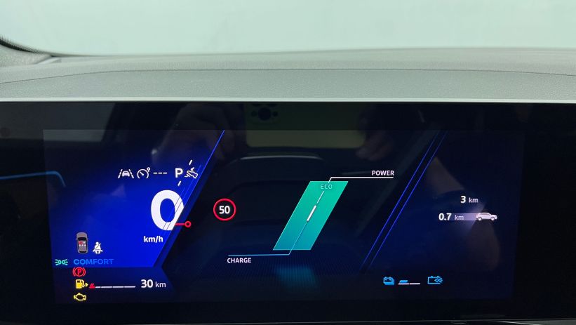 Aperçu du véhicule : E-Tech full hybrid 200 Techno esprit Alpine Gris Schiste - Toit Noir Etoilé avec 2400€ d'équipements inclus