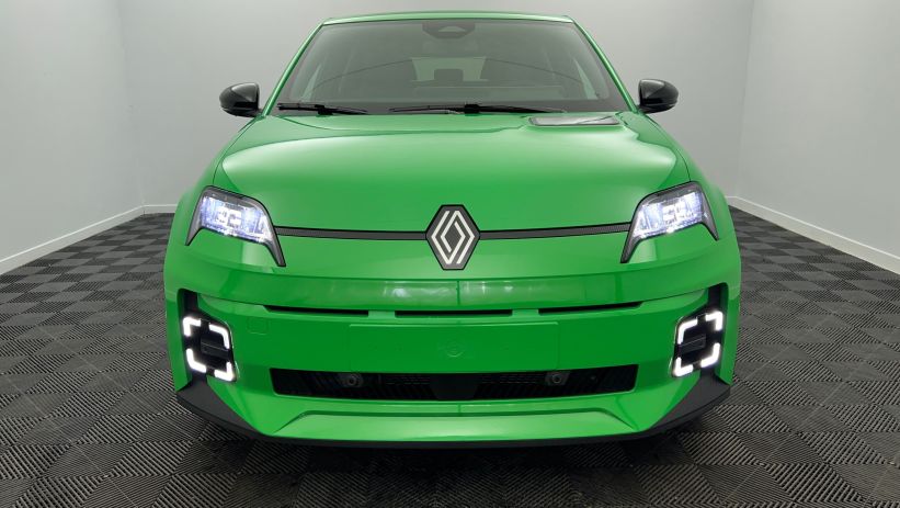Aperçu du véhicule : 120 ch autonomie urbaine Techno Peinture vert pop avec 1250€ d'équipements inclus