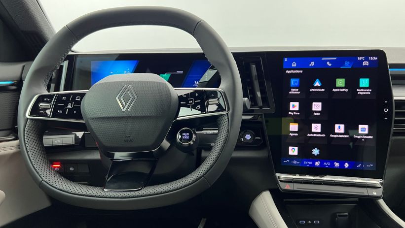 Aperçu du véhicule : E-Tech full hybrid 200 Iconic Bleu Nocturne avec 1000€ d'équipements inclus