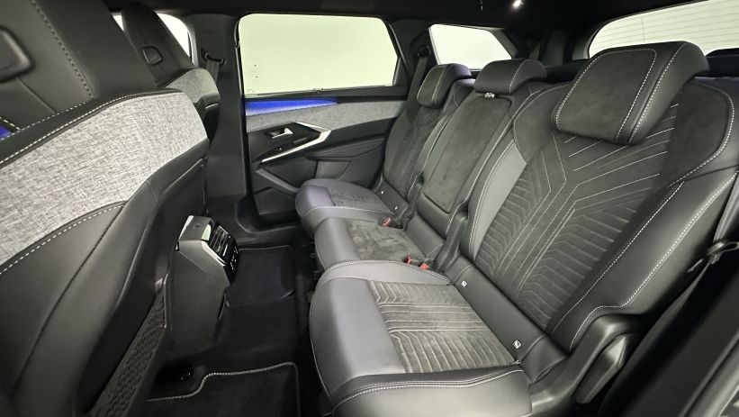 Aperçu du véhicule : III 1.2 Hybrid 145ch GT e-DCS6
