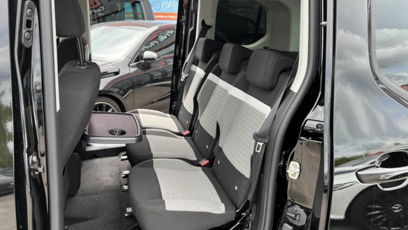 Aperçu du véhicule : MAX VP M 1.5 BLUEHDI 130CV EAT8 + DRIVE PACK + NAVIGATION ET MIRROR SCREEN + NEUF 0KM