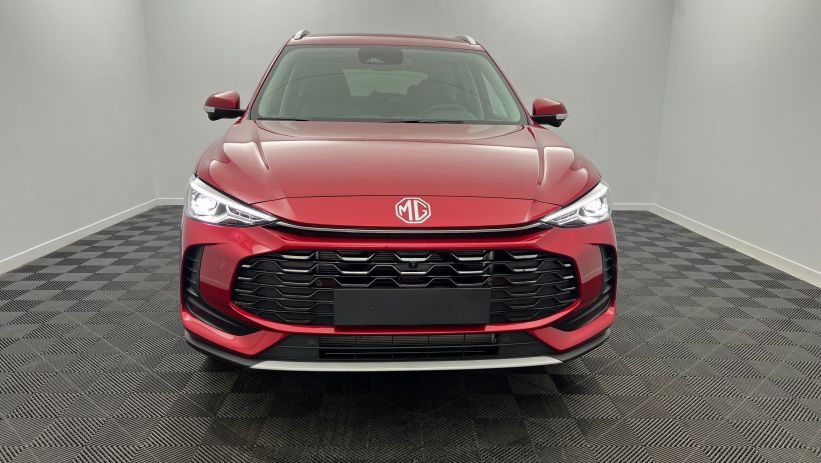 Aperçu du véhicule : 1.5 L Hybrid+ 197 ch Toit panoramique ouvrant Luxury Diamond Red avec 650€ d'équipements inclus