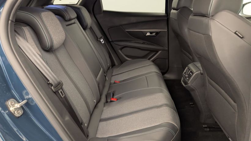 Aperçu du véhicule : Hybrid 180 e-EAT8 Allure Pack