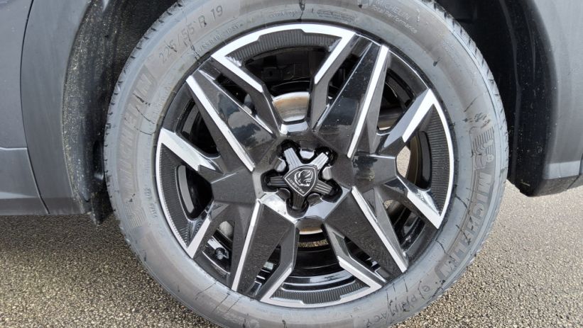 Aperçu du véhicule : 3008 Hybrid 145 e-DCS6 Allure