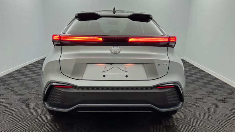 Aperçu du véhicule : Hybride Rechargeable 225 Collection Premiere Gris Minéral - Toit et arrière Noir