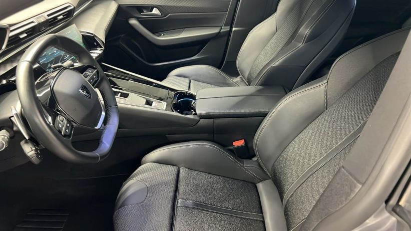 Aperçu du véhicule : Hybrid 225 e-EAT8 Allure