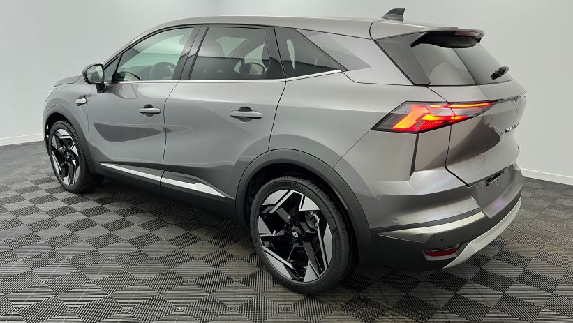 Aperçu du véhicule : E-Tech full hybrid 145 Iconic Gris Cassiopée avec 1000€ d'équipements inclus