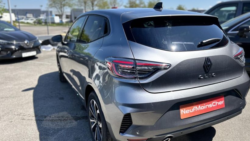 Aperçu du véhicule : TECHNO 1.0 TCE 90CV + ROUE DE SECOURS + NEUF 0KM