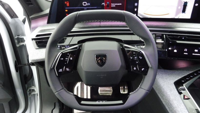 Aperçu du véhicule : HYBRID 136CH GT E-DCS6