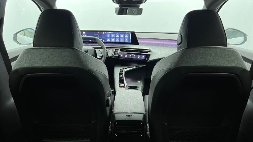 Aperçu du véhicule : Nouveau Hybrid 145 e-DCS6 GT Blanc Okénite avec 2470€ d'équipements inclus