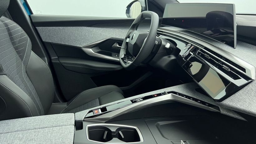 Aperçu du véhicule : Hybrid 145 e-DCS6 GT Bleu Obsession avec 4350€ d'équipements inclus