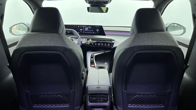 Aperçu du véhicule : Hybrid 145 e-DCS6 GT Blanc Okénite avec 5700€ d'équipements inclus