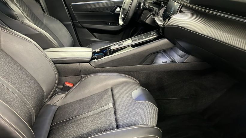 Aperçu du véhicule : Hybrid 225 e-EAT8 Allure