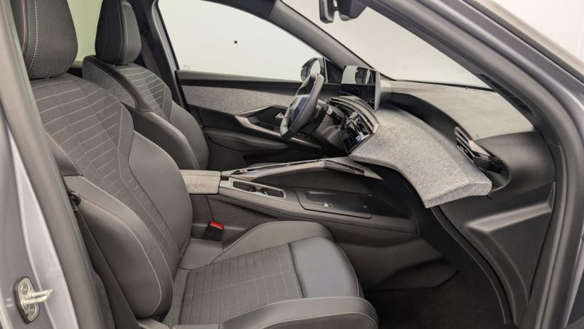 Aperçu du véhicule : HYBRID 136 E-DCS6 ALLURE