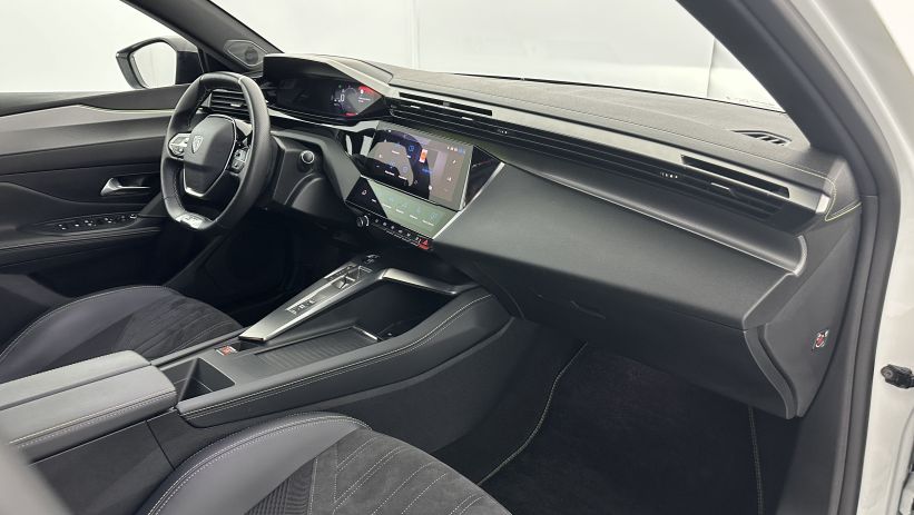 Aperçu du véhicule : III 1.5 BlueHDi 130ch GT EAT8