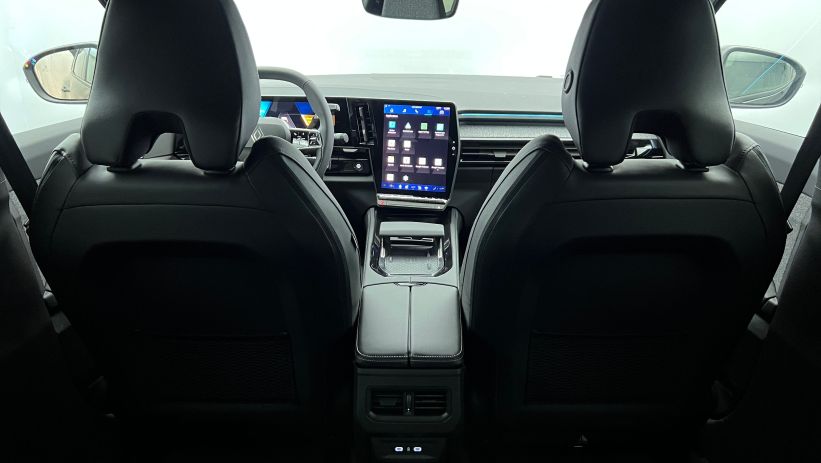 Aperçu du véhicule : E-Tech full hybrid 200 Techno Noir Etoilé avec 1950€ d'équipements inclus