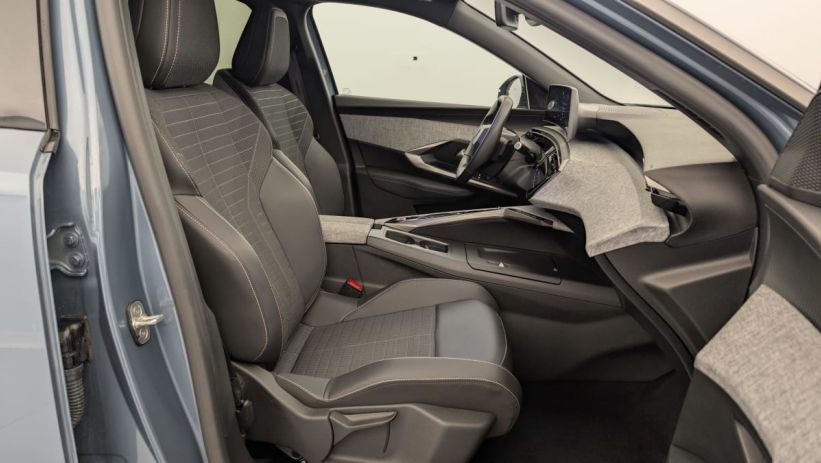 Aperçu du véhicule : HYBRID 136 E-DCS6 ALLURE