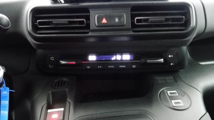 Aperçu du véhicule : TAILLE XL - 1.5 BLUEHDI 130CH S&S GT EAT8 7 PLACES