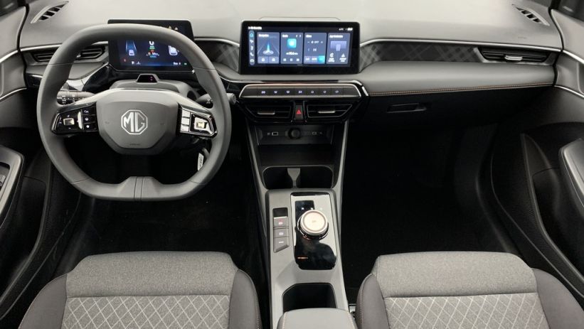 Aperçu du véhicule : 1.5 L Hybrid+ 195ch Standard