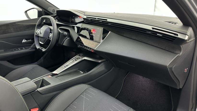 Aperçu du véhicule : III(2) 1.2 Hybrid 145ch GT e-DCS6