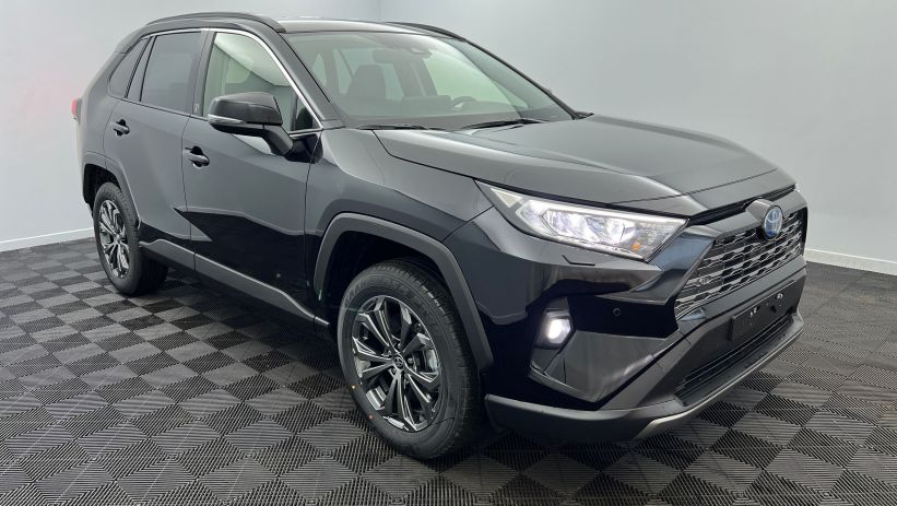 Aperçu du véhicule : Hybride 218 ch 2WD Dynamic Noir Attitude avec 3150€ d'équipements inclus