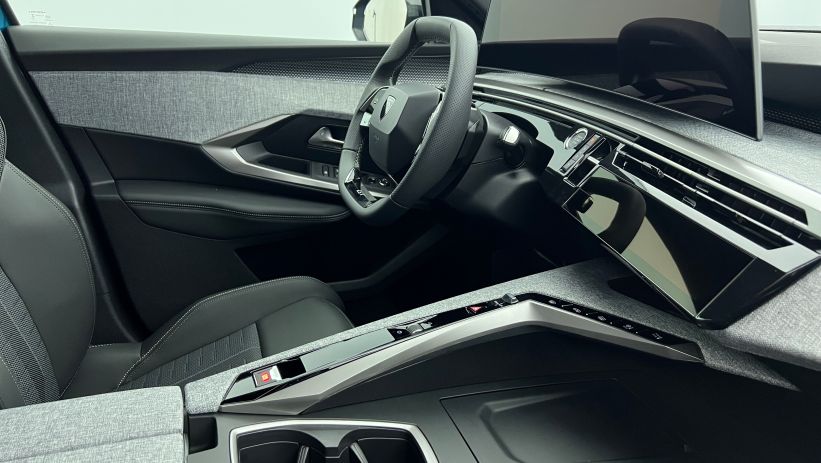 Aperçu du véhicule : Nouveau Hybrid 145 e-DCS6 GT Gris Artense avec 5350€ d'équipements inclus