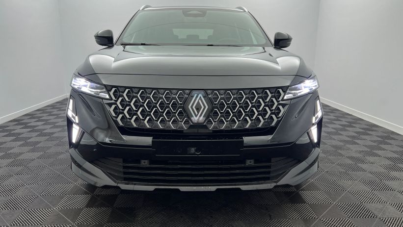 Aperçu du véhicule : Nouveau E-Tech full hybrid 200 Techno Noir Etoilé avec 1800€ d'équipements inclus