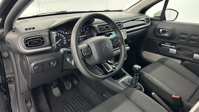 Aperçu du véhicule : III 1.2 PureTech 110ch Shine