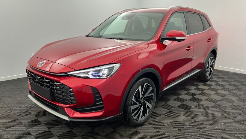 Aperçu du véhicule : 1.5 L Hybrid+ 197 ch Luxury Diamond Red avec 650€ d'équipements inclus